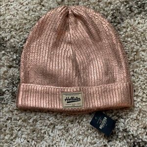 Hollister beanie rose gold